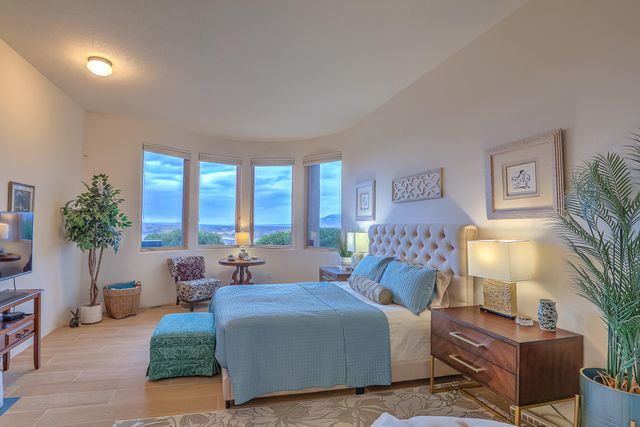 3812 Oxbow Village Lane NW, Albuquerque, NM 87120