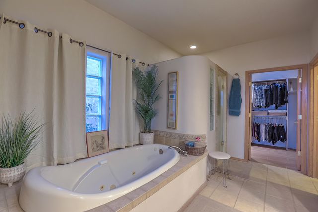 3812 Oxbow Village Lane NW, Albuquerque, NM 87120