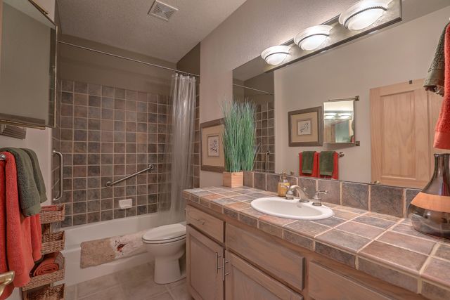 3812 Oxbow Village Lane NW, Albuquerque, NM 87120