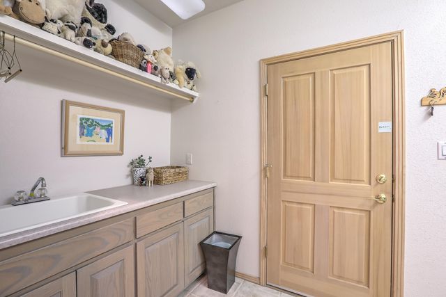 3812 Oxbow Village Lane NW, Albuquerque, NM 87120