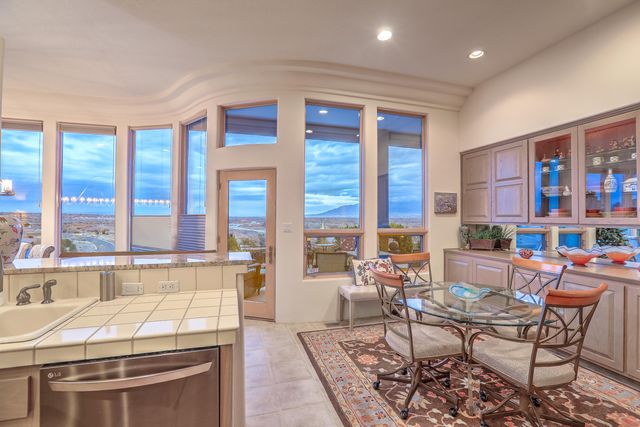 3812 Oxbow Village Lane NW, Albuquerque, NM 87120