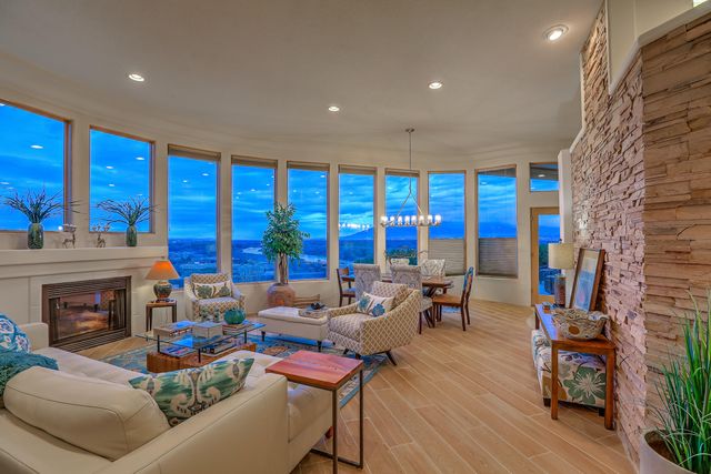 3812 Oxbow Village Lane NW, Albuquerque, NM 87120