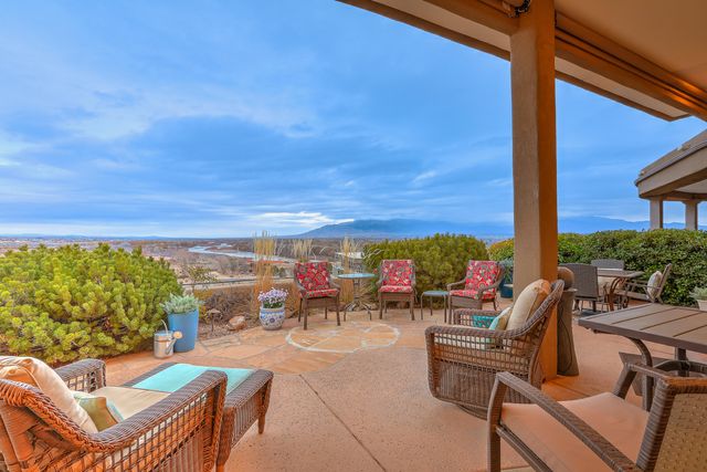 3812 Oxbow Village Lane NW, Albuquerque, NM 87120