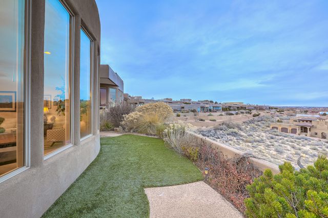 3812 Oxbow Village Lane NW, Albuquerque, NM 87120