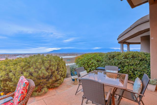 3812 Oxbow Village Lane NW, Albuquerque, NM 87120