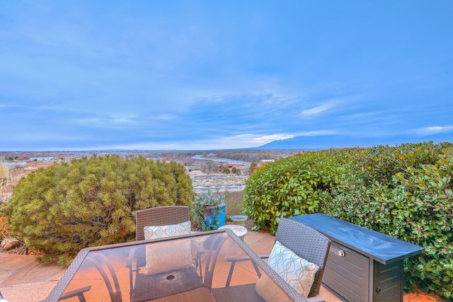 3812 Oxbow Village Lane NW, Albuquerque, NM 87120