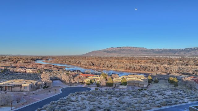 3812 Oxbow Village Lane NW, Albuquerque, NM 87120