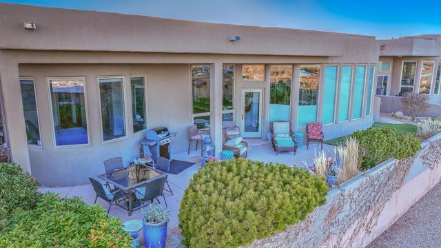 3812 Oxbow Village Lane NW, Albuquerque, NM 87120