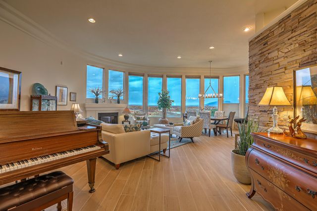 3812 Oxbow Village Lane NW, Albuquerque, NM 87120