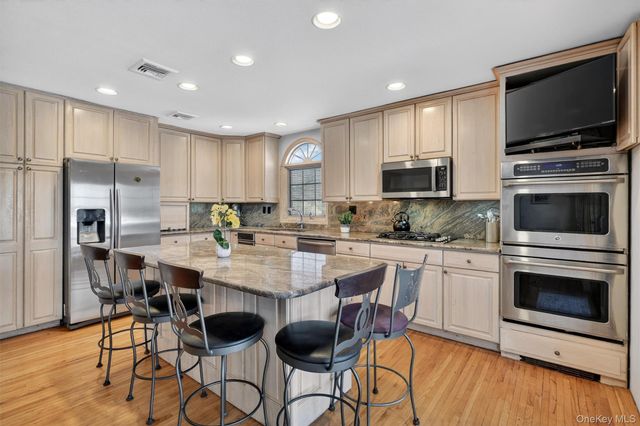 5 Raleigh Drive, New City, NY 10956