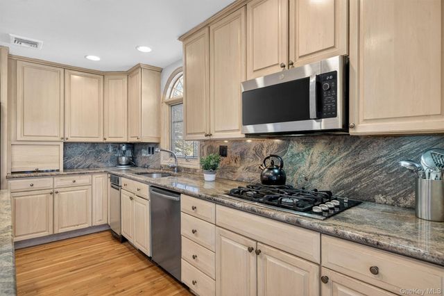 5 Raleigh Drive, New City, NY 10956