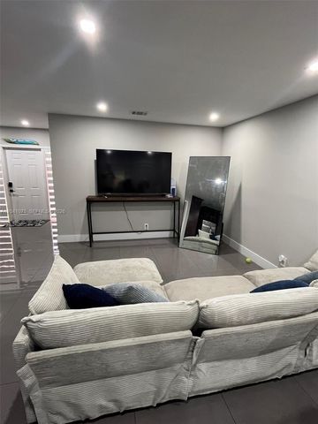 1610 SW 120th Ave 1610, Pembroke Pines, FL 33025