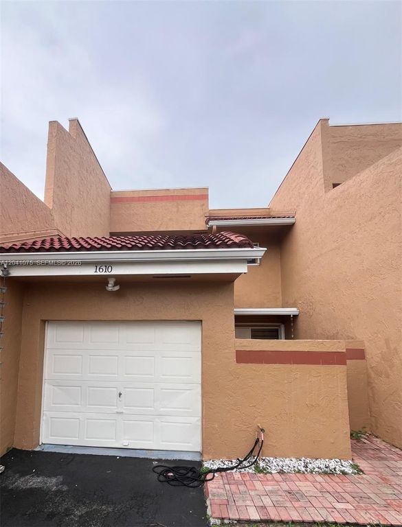 1610 SW 120th Ave 1610, Pembroke Pines, FL 33025