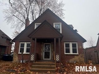 1013 N 2ND Street, Clinton, IA 52732