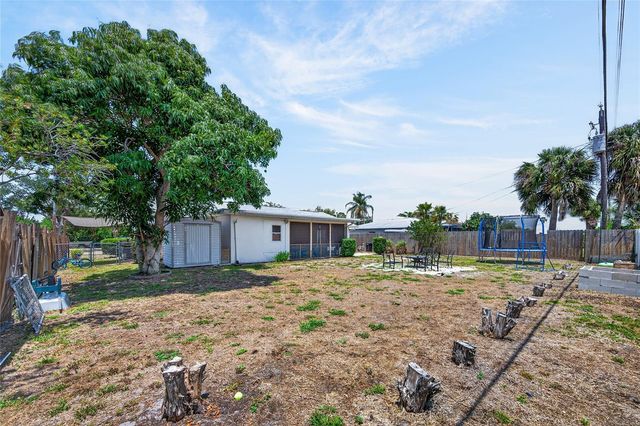 532 CENTER ROAD, Venice, FL 34285