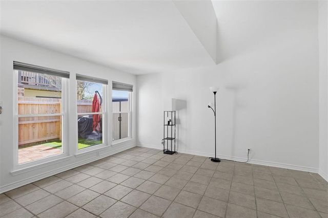 1020 W McNesse Street 10 B, Lake Charles, LA 70605