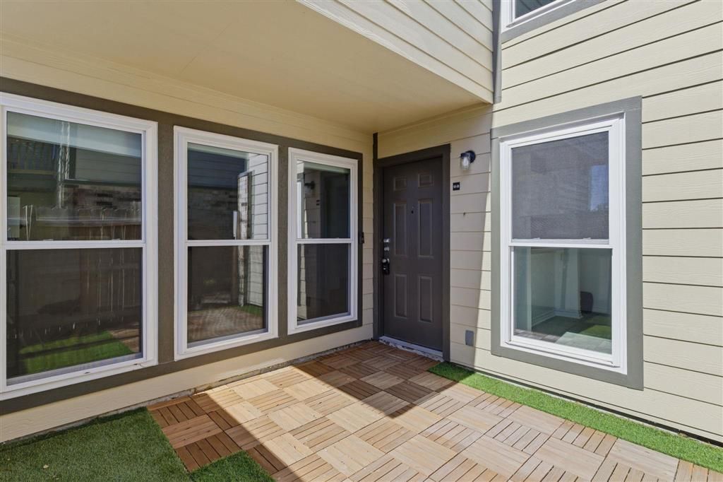 1020 W McNesse Street 10 B, Lake Charles, LA 70605