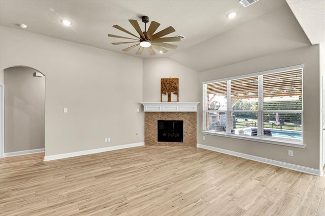 222 Racetrack Lane, Montgomery, TX 77356