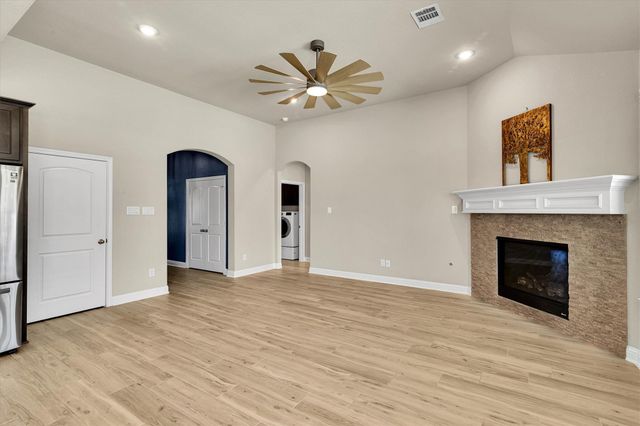 222 Racetrack Lane, Montgomery, TX 77356