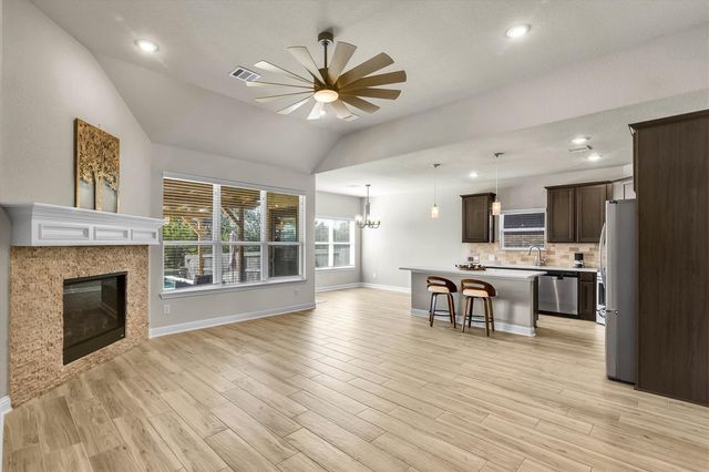 222 Racetrack Lane, Montgomery, TX 77356