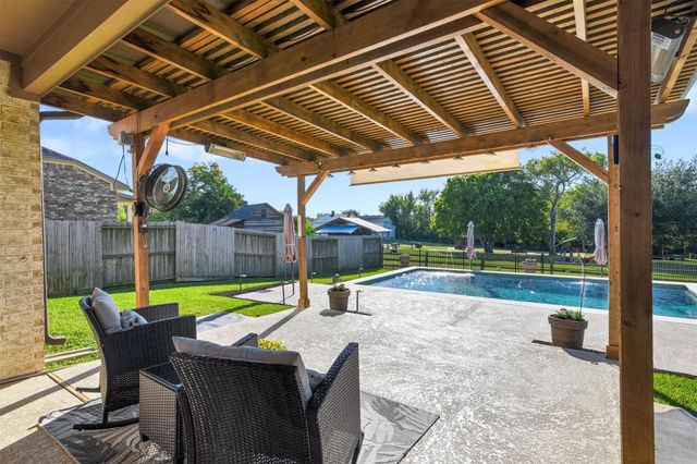 222 Racetrack Lane, Montgomery, TX 77356