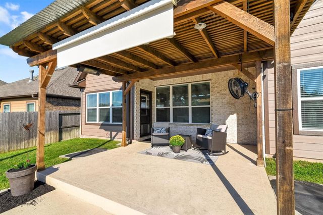 222 Racetrack Lane, Montgomery, TX 77356