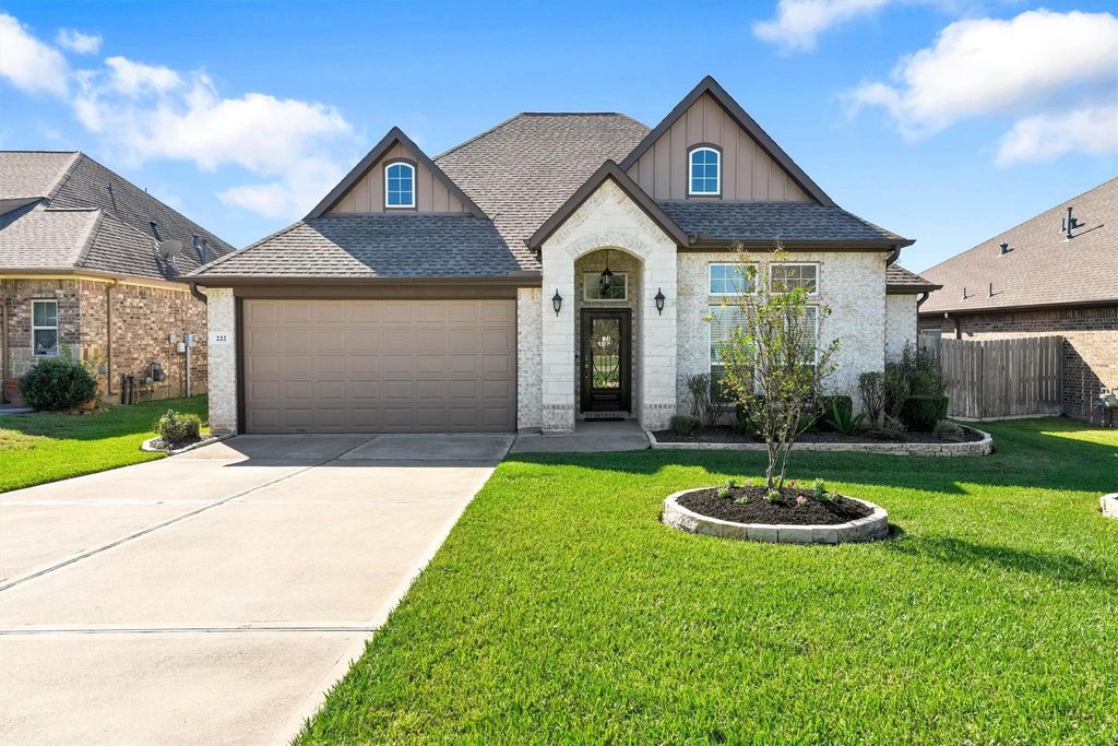 222 Racetrack Lane, Montgomery, TX 77356