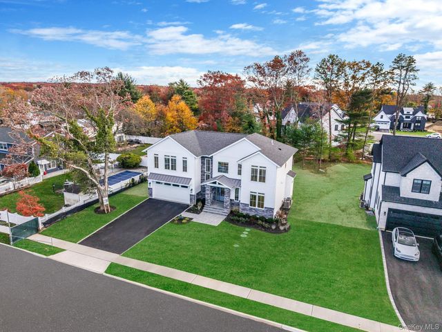 4 Blackwell Court, Nesconset, NY 11767