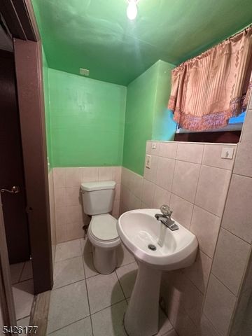 276 Madison Ave, Clifton City, NJ 07011