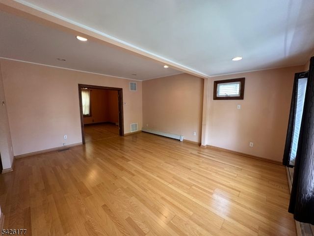 276 Madison Ave, Clifton City, NJ 07011