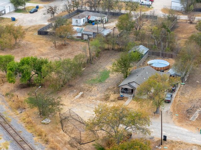 207 & 211 Murphy ST, Taylor, TX 76574