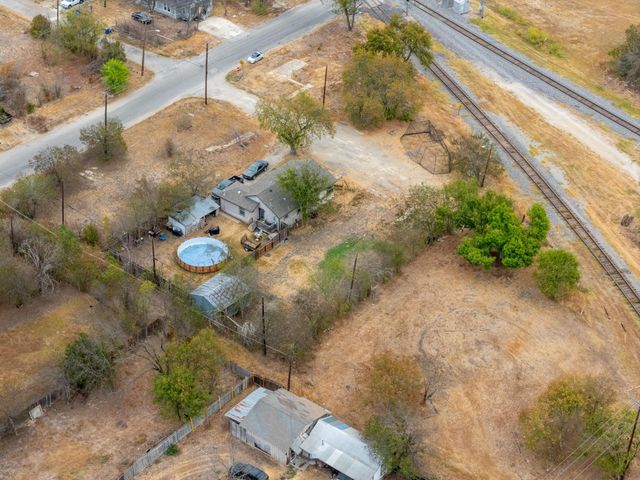 207 & 211 Murphy ST, Taylor, TX 76574