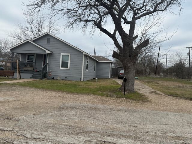 207 & 211 Murphy ST, Taylor, TX 76574