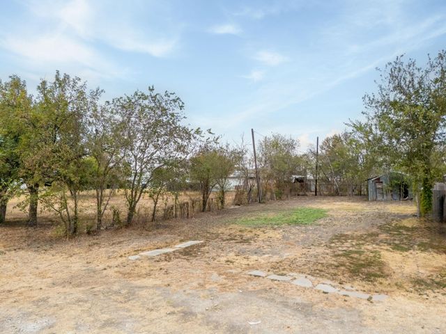 207 & 211 Murphy ST, Taylor, TX 76574