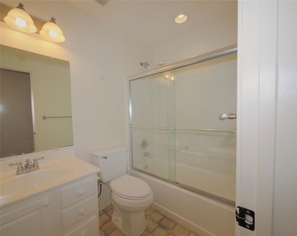 4604 Woodstock DR, Georgetown, TX 78633