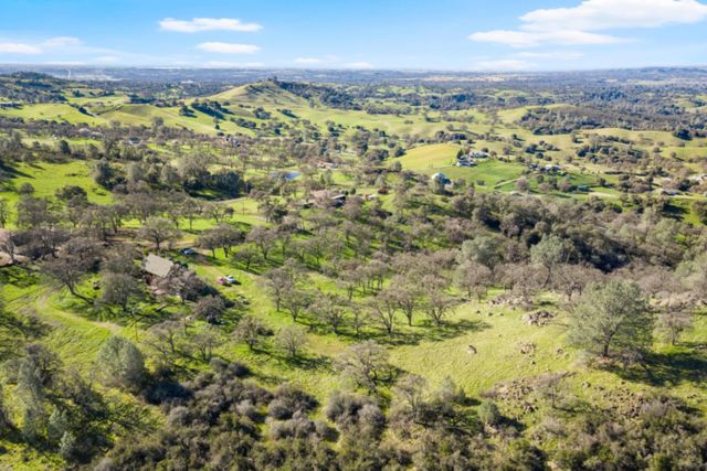 8251 Buffalo Ridge Rd, Ione, CA 95640