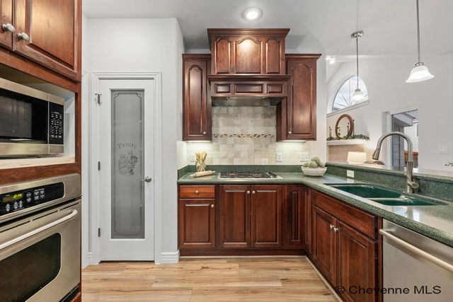 7805 HAWTHORNE DR, Cheyenne, WY 82009