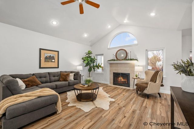 7805 HAWTHORNE DR, Cheyenne, WY 82009