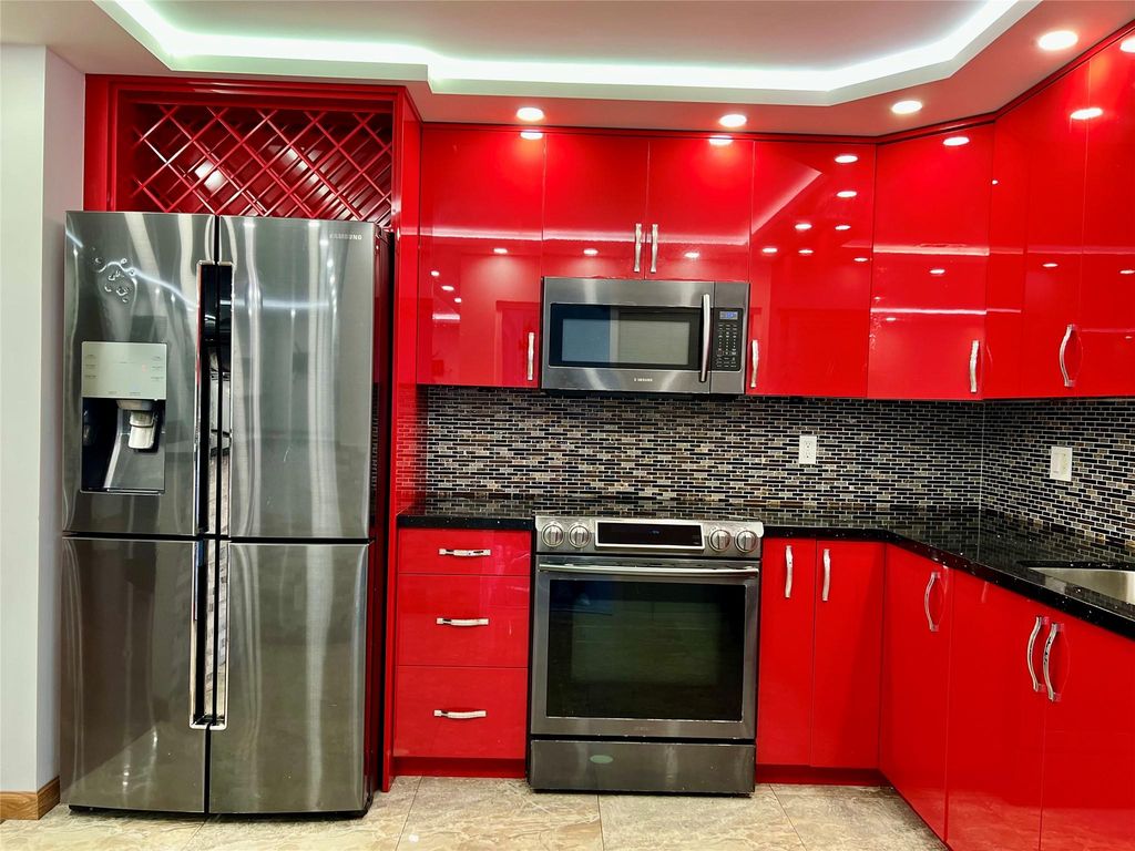 180 NE 12th Ave 16B, Hallandale Beach, FL 33009
