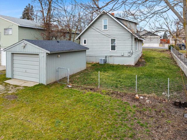 824 E Rockwell Ave, Spokane, WA 99207