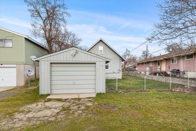 824 E Rockwell Ave, Spokane, WA 99207