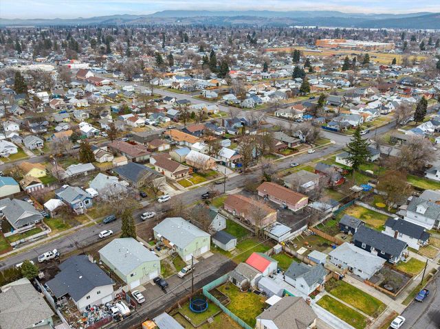 824 E Rockwell Ave, Spokane, WA 99207