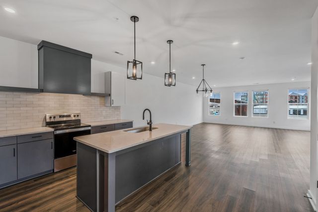 2032 Edison Park Ln, Nashville, TN 37209