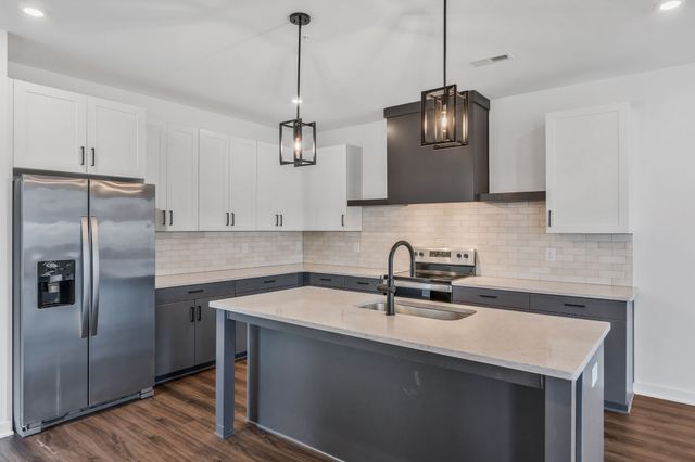 2032 Edison Park Ln, Nashville, TN 37209