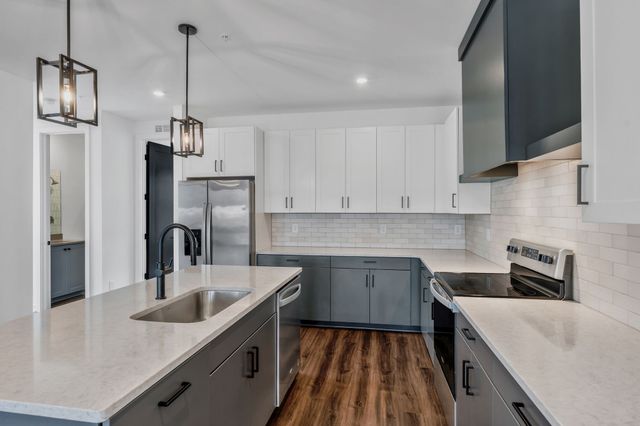 2032 Edison Park Ln, Nashville, TN 37209