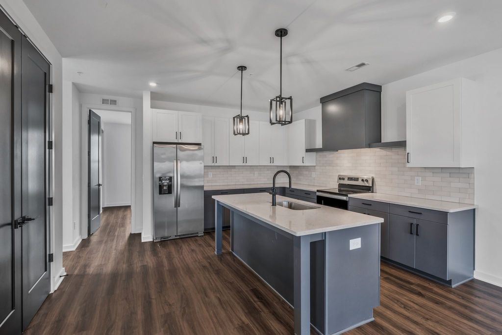 2032 Edison Park Ln, Nashville, TN 37209