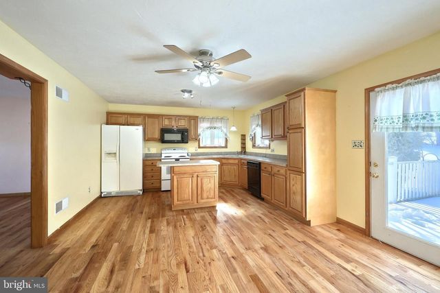 9 WHEATLAND DR, Gettysburg, PA 17325