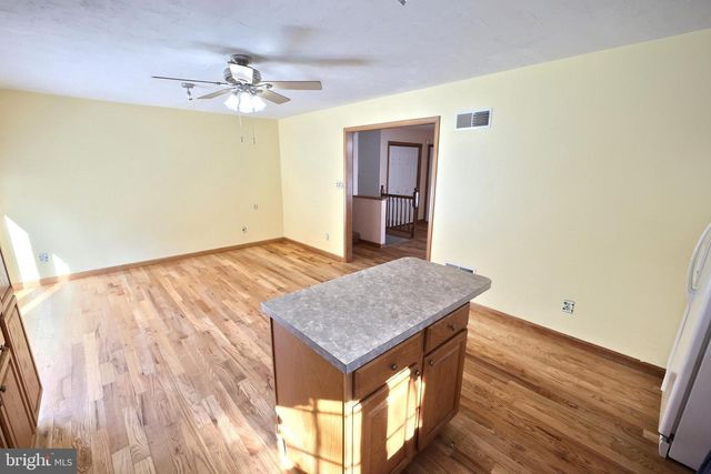 9 WHEATLAND DR, Gettysburg, PA 17325