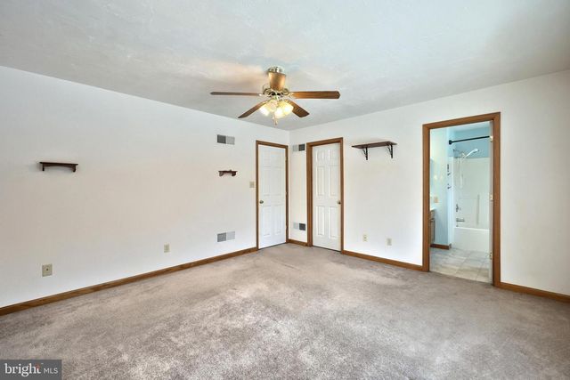 9 WHEATLAND DR, Gettysburg, PA 17325