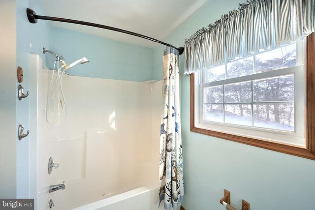 9 WHEATLAND DR, Gettysburg, PA 17325